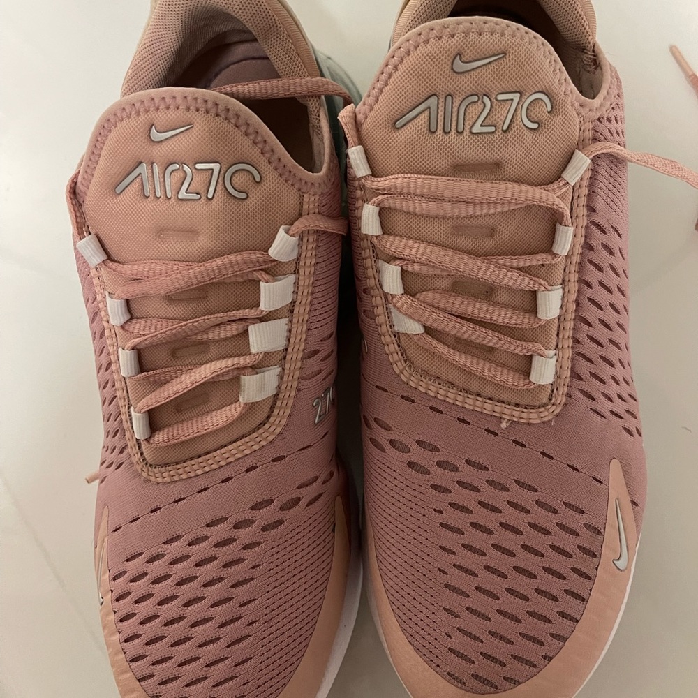 Nike Womens 270s air max shoes